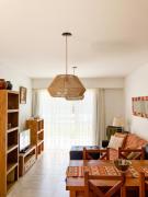 CASA MENDIOLA, con patio privado y jardín y pileta COMPARTIDA con anfitrión en Chascomús, cerca de la Laguna