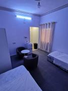 غرفة ثنائية بحمام ومدخل خاص