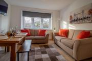 Kerr Apartment-Spacious 4-Bed Flat in Hamilton, Close to Glasgow