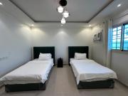 Green 2 bed 2 bath apt w Roof