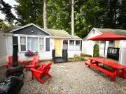 Cottage 10 - King Bed Child Loft w Twin Private Bath Kitchenette Pets Allowed Fee applies
