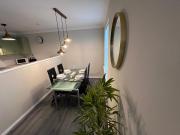 Modern 2-Bedroom Apartment Near Manchester with Free Parking