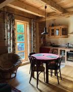 Nad Mikowym Potokiem - wydzielona część drewnianego domu z osobnym wejściem i ogrodem