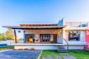SaffronStays Blue Jasmine - twin 2BR pet-friendly villas with plunge pool, gardens & birdwatching near Sula Vineyard