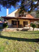 Μονοκατοικία μέσα στα έλατα Μονοκατοικία μέσα στα έλατα