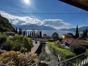 House within walking distance of the lake