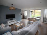 Furnished bungalow near beach