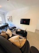 KozyGuru | Camperdown | Cozy 2-Bed Apt + Parking