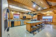 < 1 Mi to Kenai River: Spacious Cabin w Deck!