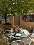 Maison Jasmin in the city center with parking space and terrace Maison Jasmin in the city center with parking space and terrace