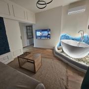 Central Apartment Myslym Shyri Street with balcony