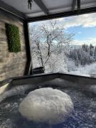 Казковий дім та Garden два будиночки в горах з чаном-джакузі