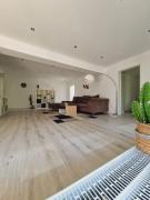 große Wohnung mit zwei Schlafzimmern und Terrasse in Bonn