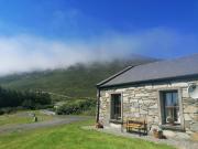 Cheerful 3 bedroom cottage with open fire