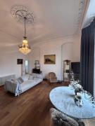 2-bed apartment in Central Clifton, GREAT LOCATION - Period Features, High Ceilings, Balcony x2, Office, Stylish, Modern