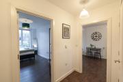 Spacious and Bright London Apartment with Balcony Views Spacious and Bright London Apartment with Balcony Views