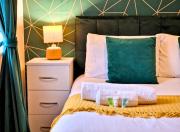 Manchester Townhouse by BEVOLVE - 4 bedrooms - Free Parking