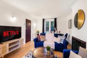 Shepherds Bush Abode - Garden - Sleeps 12 Shepherds Bush Abode - Garden - Sleeps 12