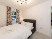 Charming Modern Home in Central Wokingham - Pass the Keys