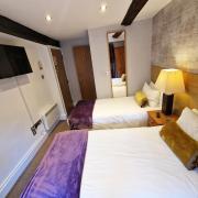 1st-floor 2-br 2-shower Room Patio & Parking