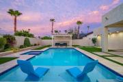 Luxe 4BR Oasis with Private Pool BBQ and EV Chrger