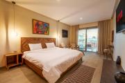 Spacious Luxury Apartment with Heated Pool Center