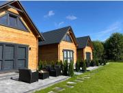 MOJA DEBINA LUX 2, dom z pokojem dziennym, dwiema sypialniami i widokiem na las, blisko plaży