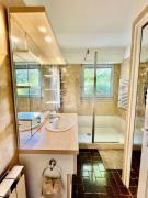 Grand T2 lumineux, avec vue et piscine