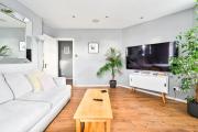 Cosy 1-Bed E15, sleeps 4, 1 min from tube Station Near O2 Arena