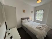 4 Bed Spacious Home - Perfect For Families & Contractors