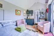 Charming Self Contained Garden Studio Upperbeeding