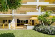 Apartamento a 5 min a pé da praia, com terraço grande ao sol, no Rés-Chão Apartamento a 5 min a pé da praia, com terraço grande ao sol, no Rés-Chão