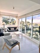 Apartamento con piscina y vistas al mar