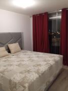 Se alquila habitación con cama King y baño privado