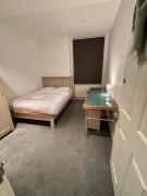 Sleep 12 in Brixton - 15 mins from Station BT4