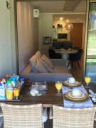 Flat Luxo Térreo Resort Pé na Areia Piscina Privativa