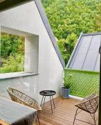 Uptown Monkey 7 min walk to Republicii street