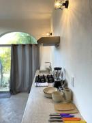 Shaka Studio - steps to beach