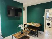 1 min from Anfield Stadium 3 Car Parking Spots