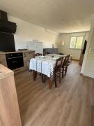 Logement calme avec piscine Logement calme avec piscine