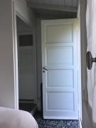 habitación con baño privado y entrada independiente