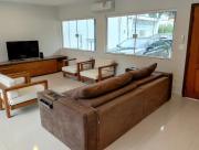 Casa na Praia da Cocanha com Piscina em Condomínio