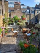 Large Bright Soho Studio flat with Large Terrace