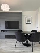 1 Bed Flat - Sleeps 2 - Parking - Wifi