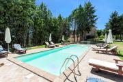 Charming house in Ramazzano - Le Pulci with shared pool