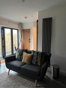 The Hideaway - Free Street Parking