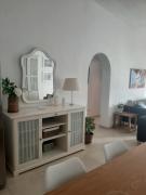 Frente a la playa.Solo cruzar la calle