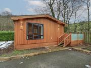 Dovestone Secluded Luxury Lodges sleeps 6 - pets welcome