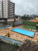 Apartamento a 55 m da praia com piscina e quadra