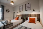 Spacious 2 Bed House, Sleeps 4, Free Parking, City Centre - Hospital